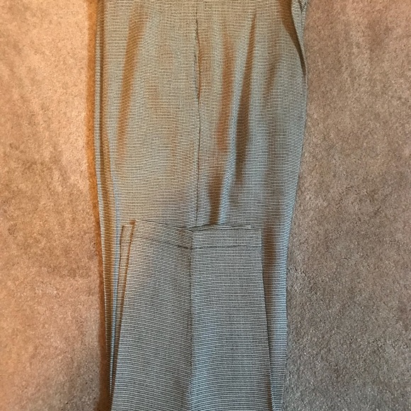 Clio - Picture 2 of 2